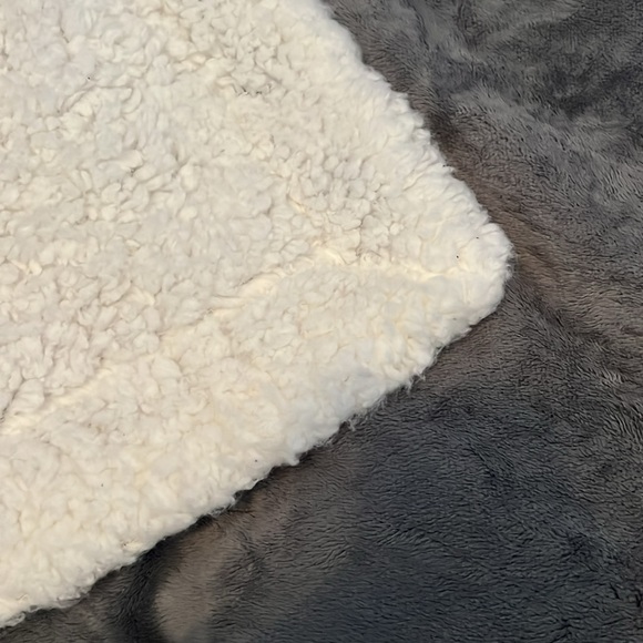 Pure Enrichment PureRelief Plush Heated Throw Blanket - Picture 3 of 3
